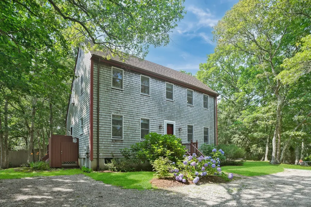 22 Sea Glen Road Oak Bluffs MA 02557