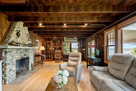 2 Bradford Court Oak Bluffs MA 02557