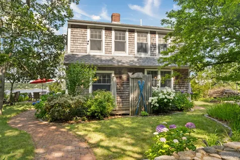 2 Bradford Court Oak Bluffs MA 02557