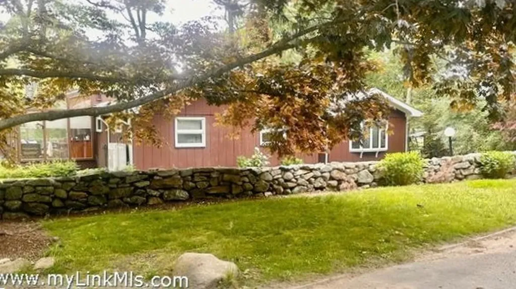 11 Fairway Drive Oak Bluffs MA 02557