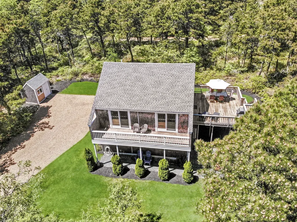 15 Deacon Vincent Way Edgartown MA 02539