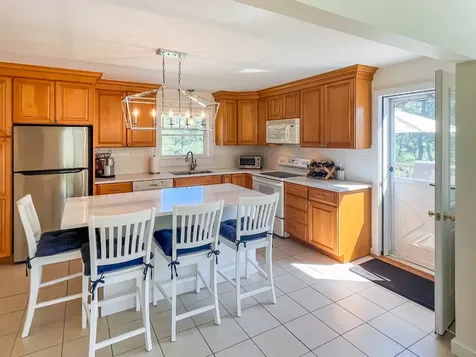 15 Deacon Vincent Way Edgartown MA 02539