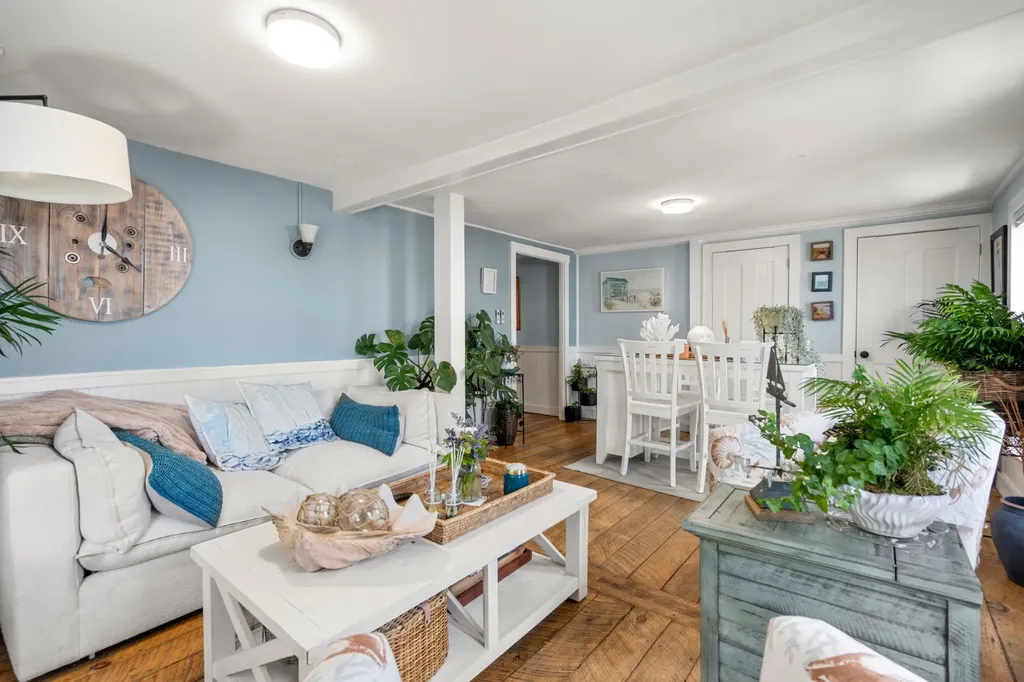 37 Circuit Avenue Oak Bluffs MA 02557