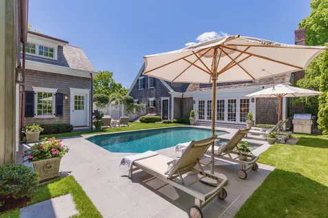 37 Cooke Street Edgartown MA 02539