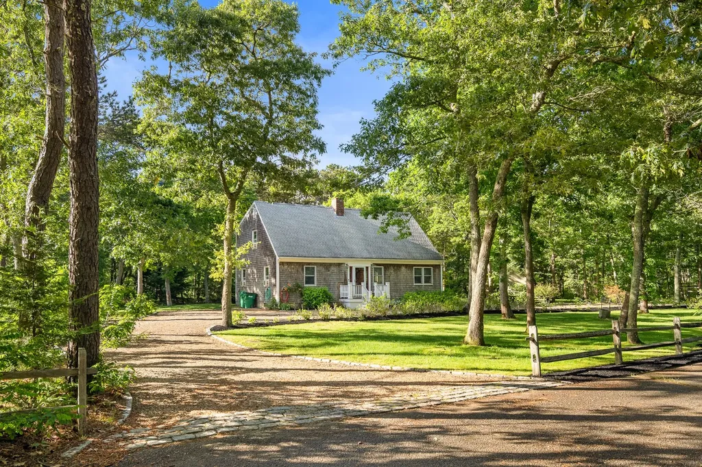 5 Farm Path Oak Bluffs MA 02557