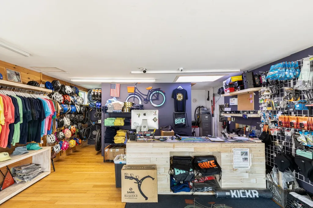 4 Lagoon Pond Road Vineyard Haven MA 02568