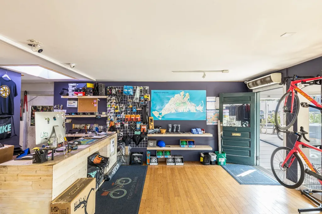 4 Lagoon Pond Road Vineyard Haven MA 02568