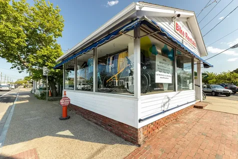 4 Lagoon Pond Road Vineyard Haven MA 02568