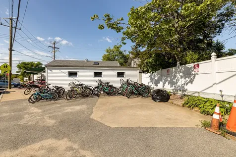 4 Lagoon Pond Road Vineyard Haven MA 02568