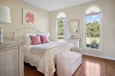 23 Oak Lane West Tisbury MA 02575