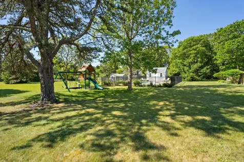 23 Oak Lane West Tisbury MA 02575