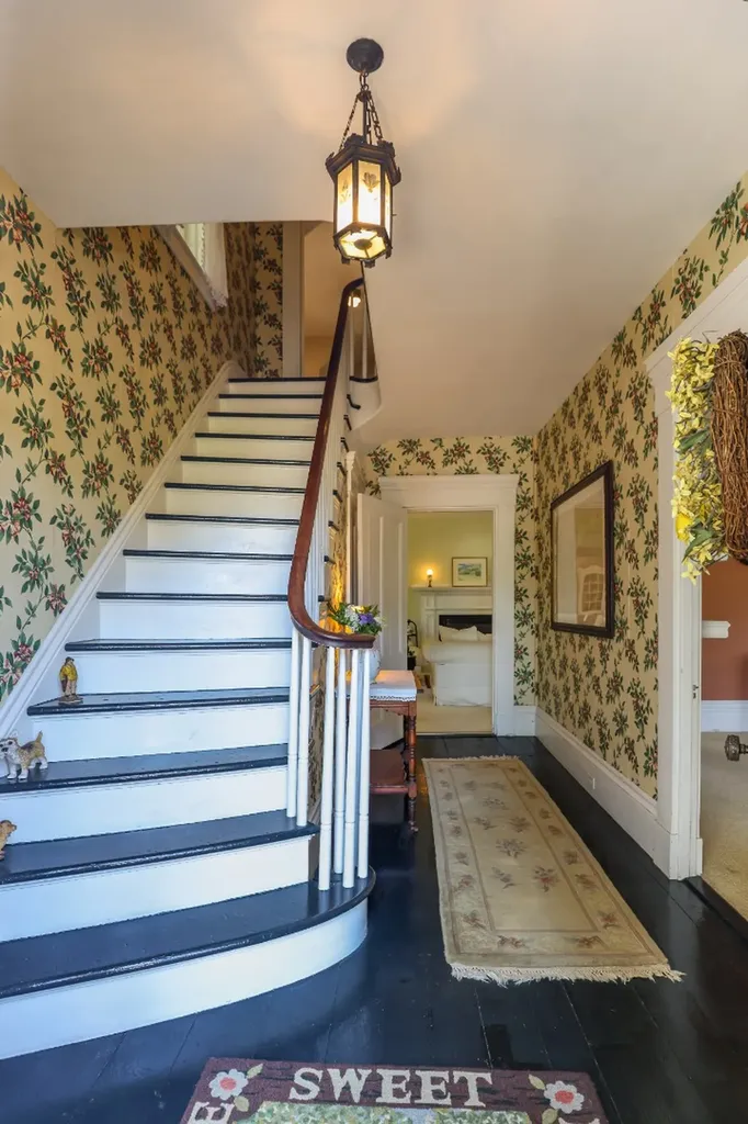 70 Spring Street Vineyard Haven MA 02568