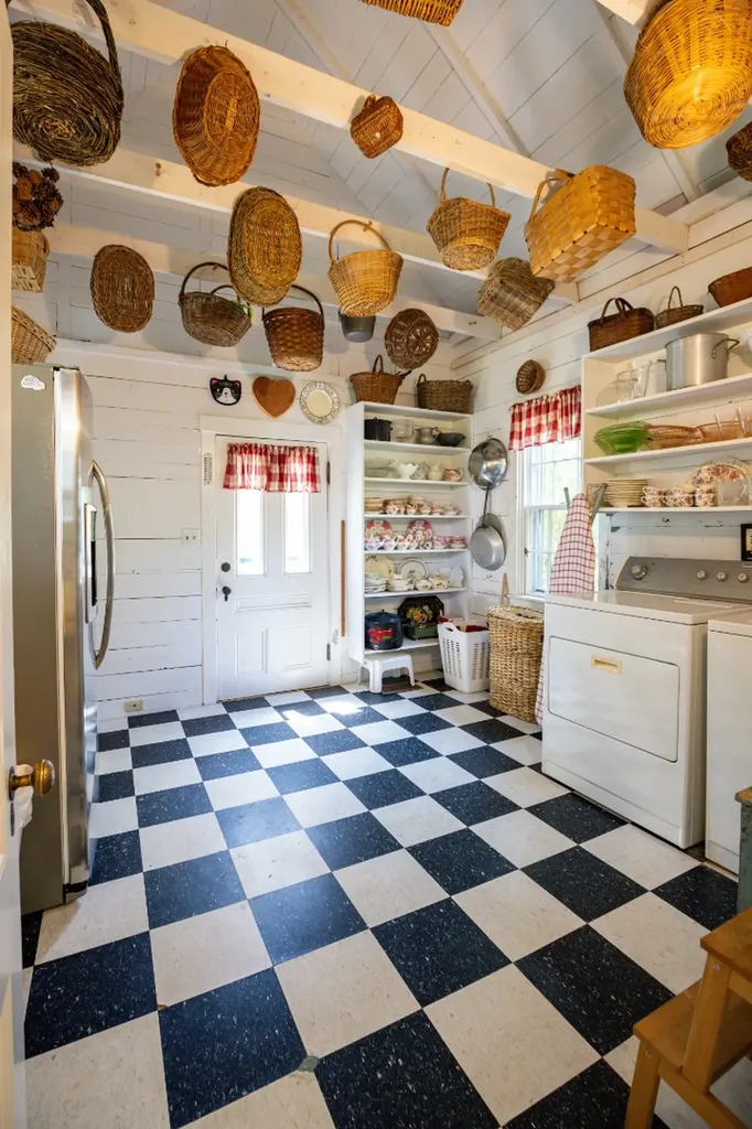 70 Spring Street Vineyard Haven MA 02568