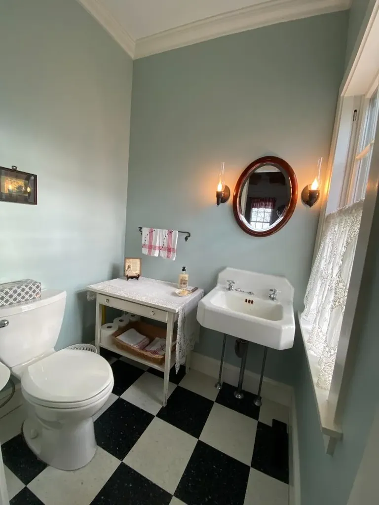 70 Spring Street Vineyard Haven MA 02568