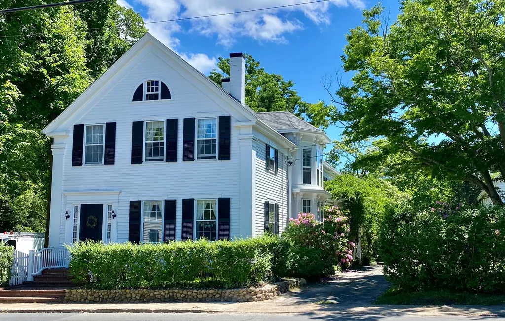 70 Spring Street Vineyard Haven MA 02568