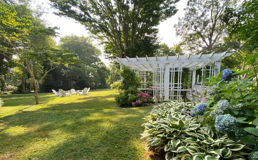 70 Spring Street Vineyard Haven MA 02568