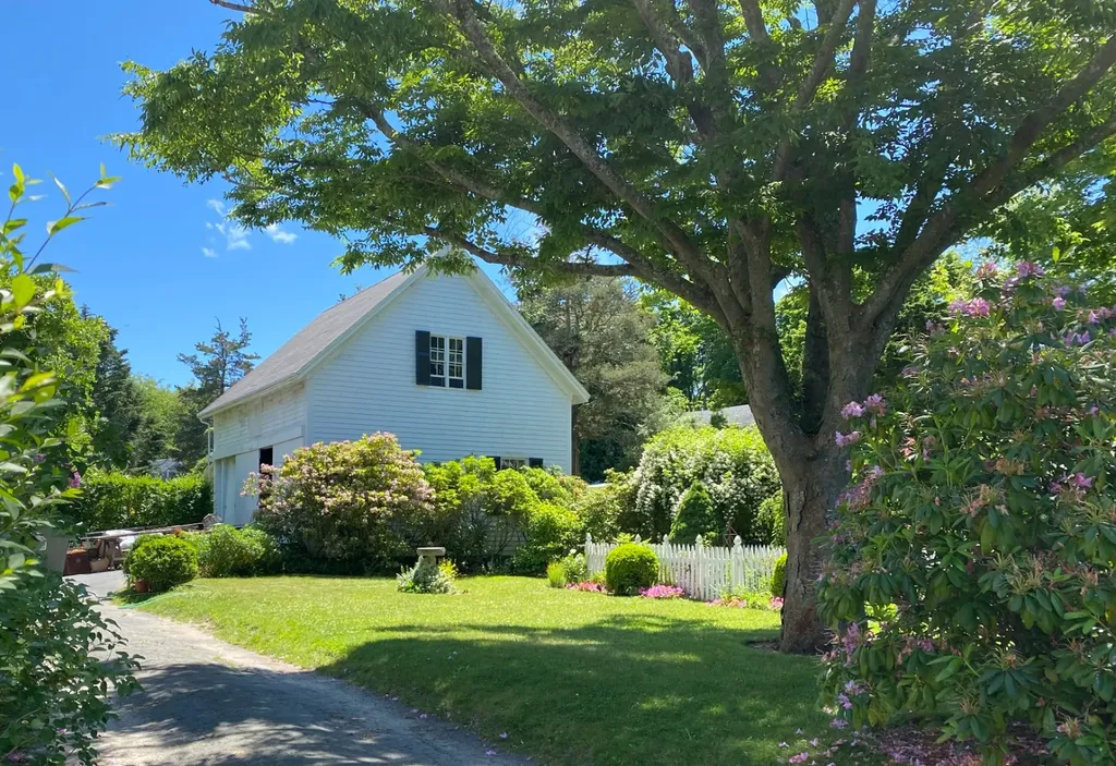 70 Spring Street Vineyard Haven MA 02568