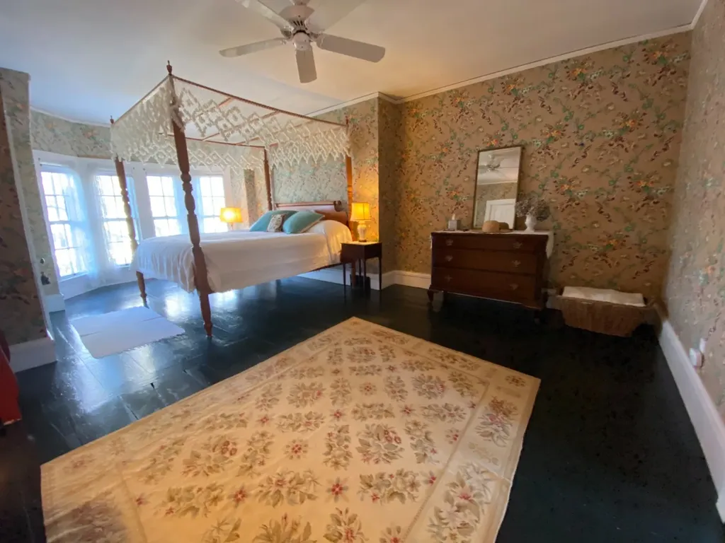 70 Spring Street Vineyard Haven MA 02568