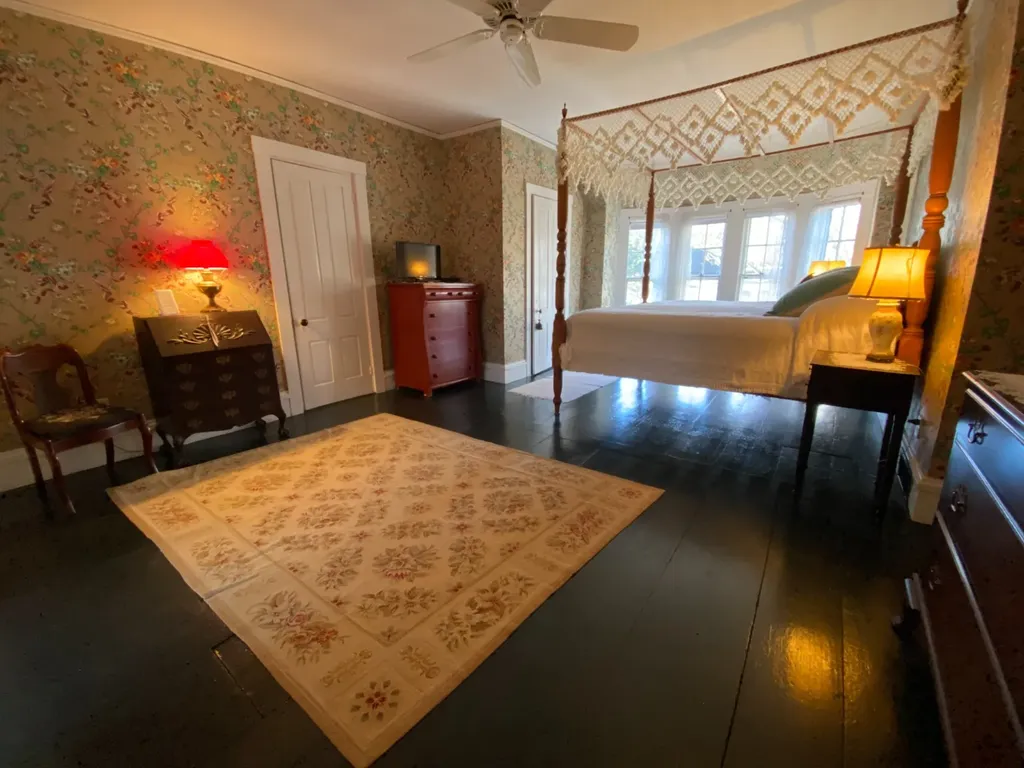 70 Spring Street Vineyard Haven MA 02568