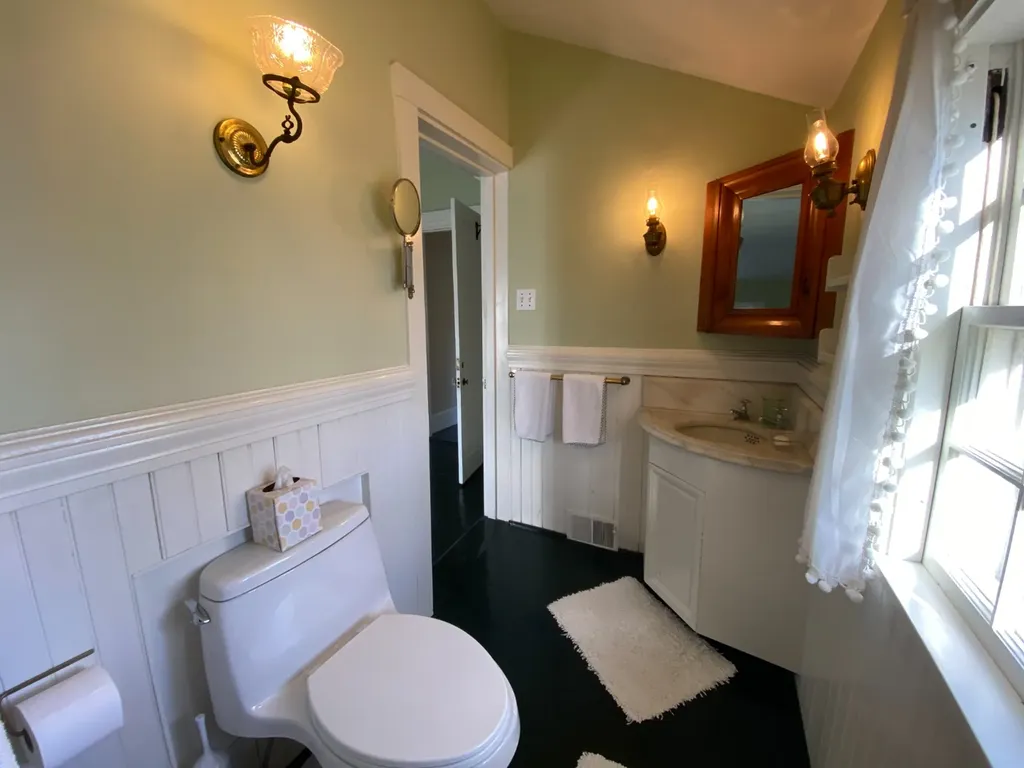 70 Spring Street Vineyard Haven MA 02568