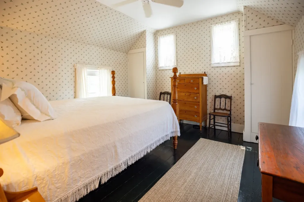 70 Spring Street Vineyard Haven MA 02568