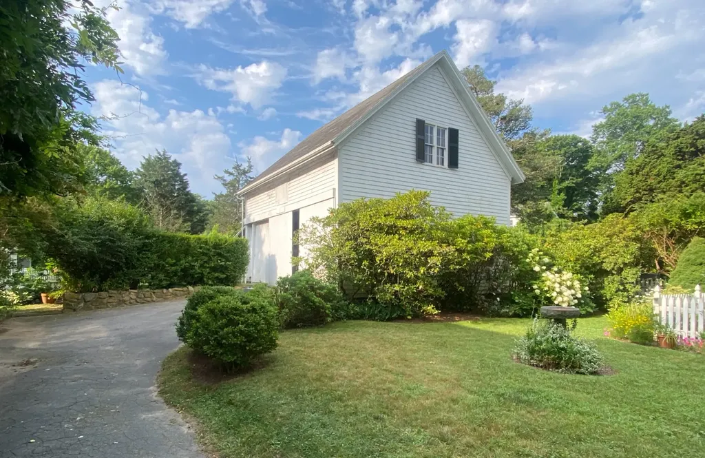 70 Spring Street Vineyard Haven MA 02568