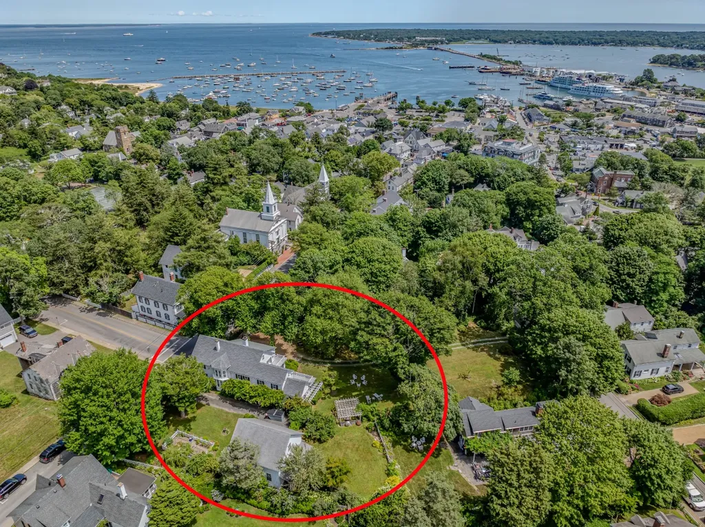 70 Spring Street Vineyard Haven MA 02568