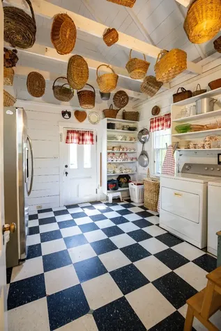 70 Spring Street Vineyard Haven MA 02568