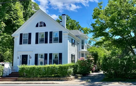 70 Spring Street Vineyard Haven MA 02568