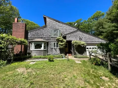 15 Canterbury Lane & 16 Sanborn Way Vineyard Haven MA 02568