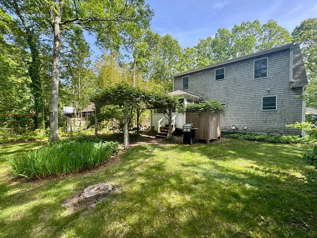 113 Leonard Circle Vineyard Haven MA 02568