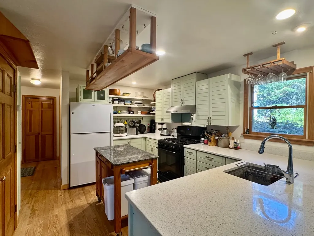 113 Leonard Circle Vineyard Haven MA 02568