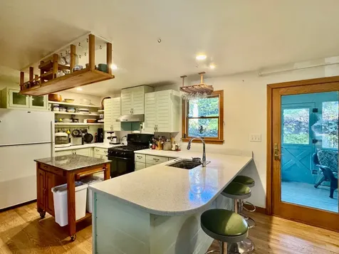 113 Leonard Circle Vineyard Haven MA 02568