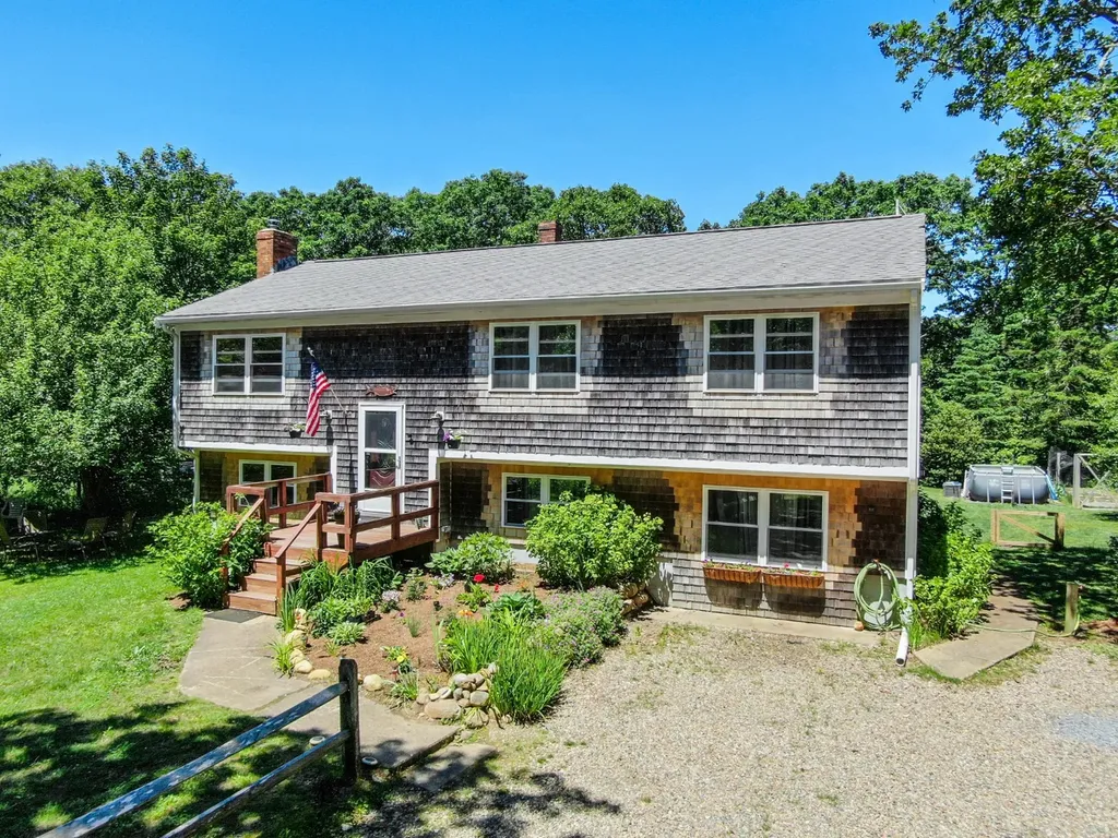43 Pin Oak Circle West Tisbury MA 02575