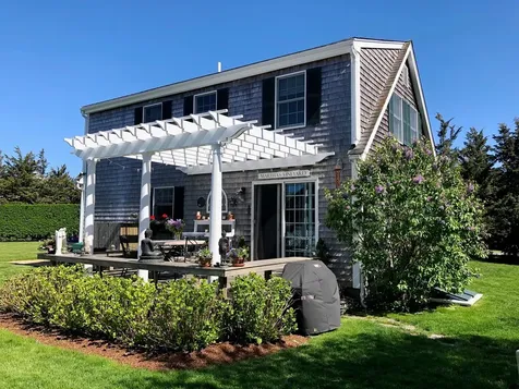 10 Lauras Way Oak Bluffs MA 02557