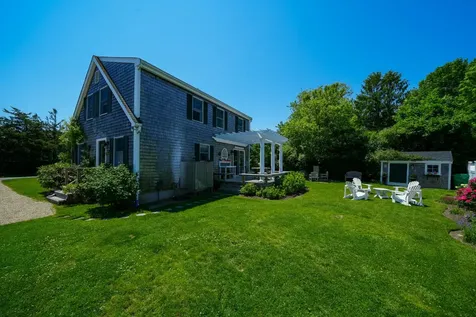 10 Lauras Way Oak Bluffs MA 02557
