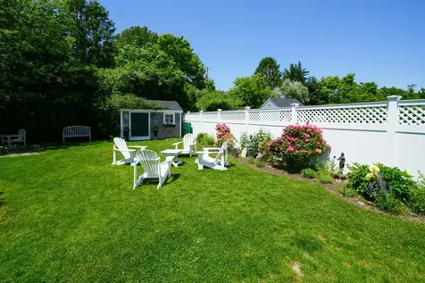 10 Lauras Way Oak Bluffs MA 02557