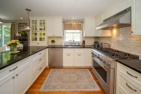 10 Lauras Way Oak Bluffs MA 02557