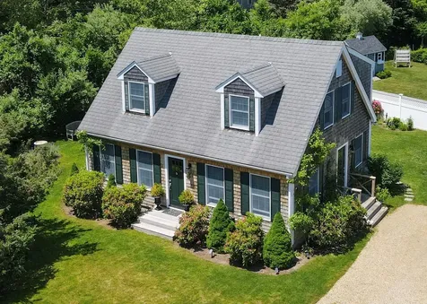 10 Lauras Way Oak Bluffs MA 02557