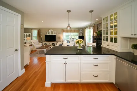 10 Lauras Way Oak Bluffs MA 02557