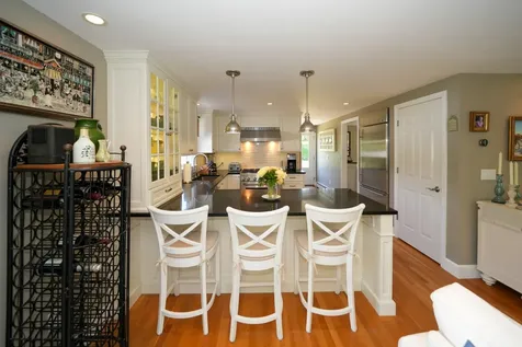 10 Lauras Way Oak Bluffs MA 02557