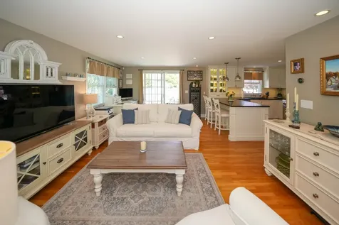 10 Lauras Way Oak Bluffs MA 02557