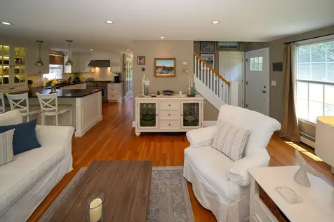 10 Lauras Way Oak Bluffs MA 02557