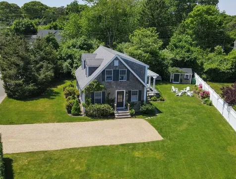 10 Lauras Way Oak Bluffs MA 02557
