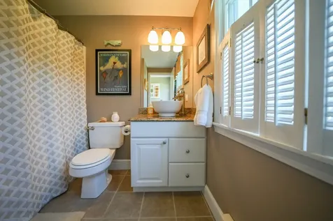 10 Lauras Way Oak Bluffs MA 02557