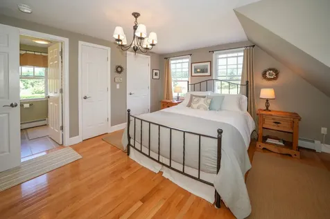 10 Lauras Way Oak Bluffs MA 02557