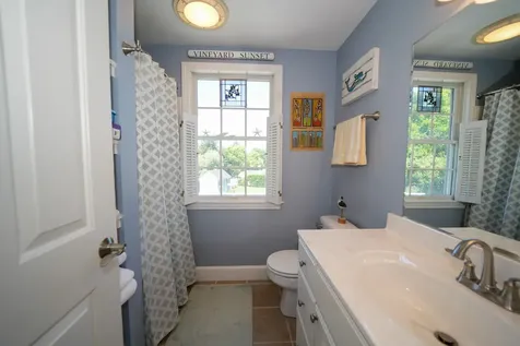10 Lauras Way Oak Bluffs MA 02557