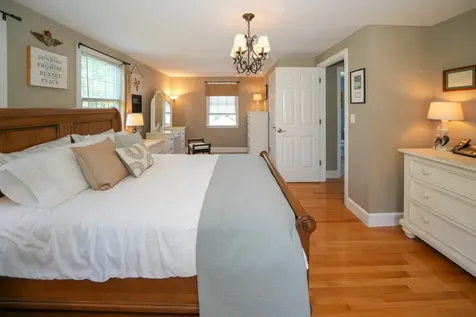 10 Lauras Way Oak Bluffs MA 02557