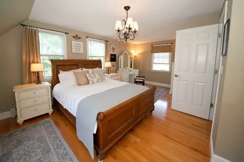 10 Lauras Way Oak Bluffs MA 02557