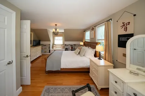 10 Lauras Way Oak Bluffs MA 02557